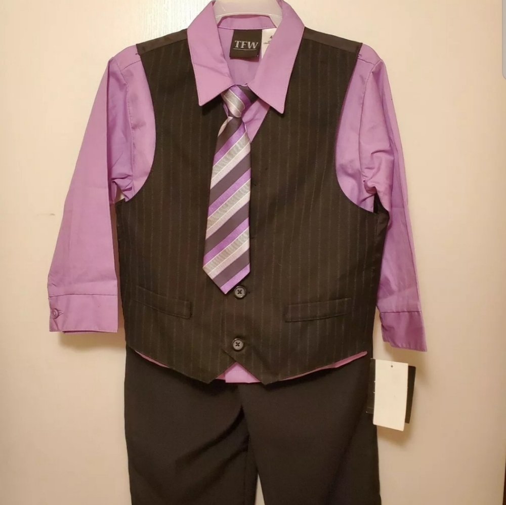 Boys Suit *NWT*